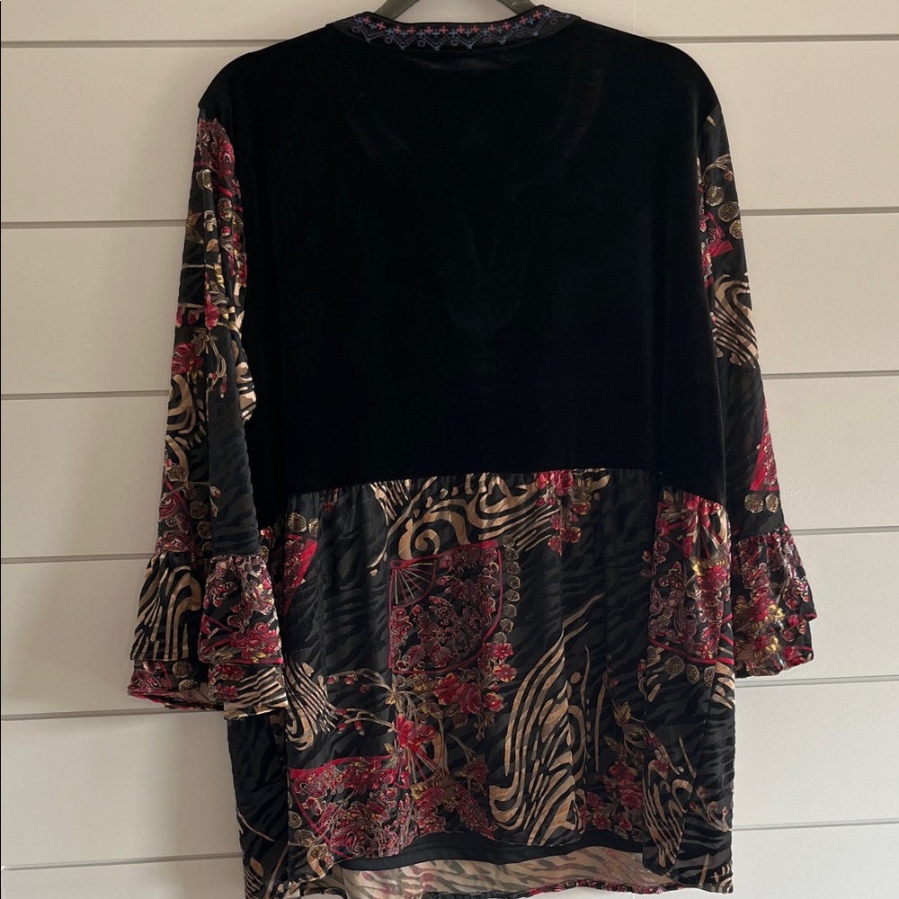 Calessa Multicolor Floral Velvet Embroidered Tunic Top NWT Size XL - Picture 7 of 7